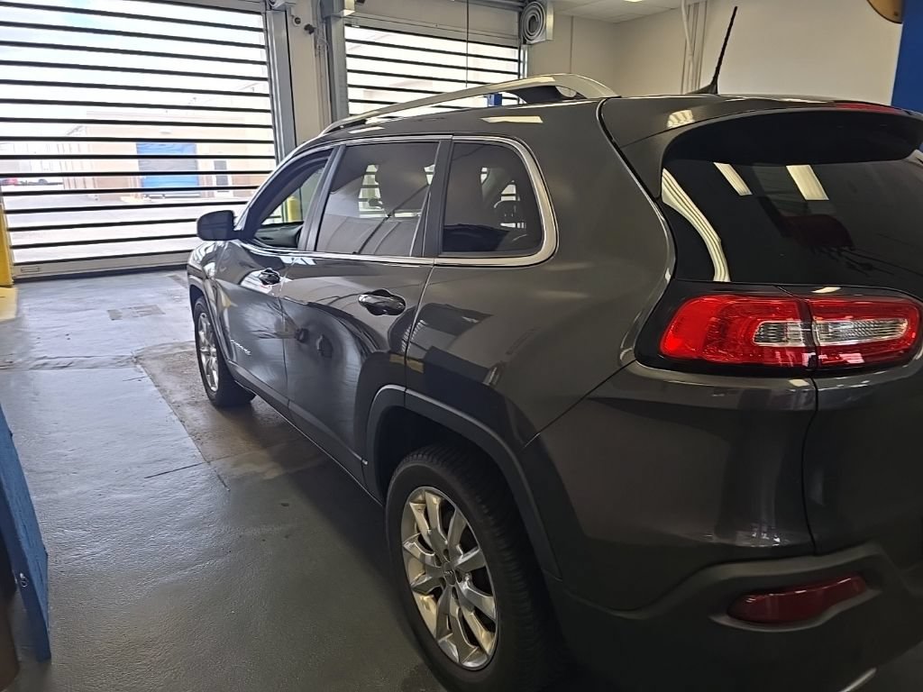 Used 2016 Jeep Cherokee Limited FWD image 4