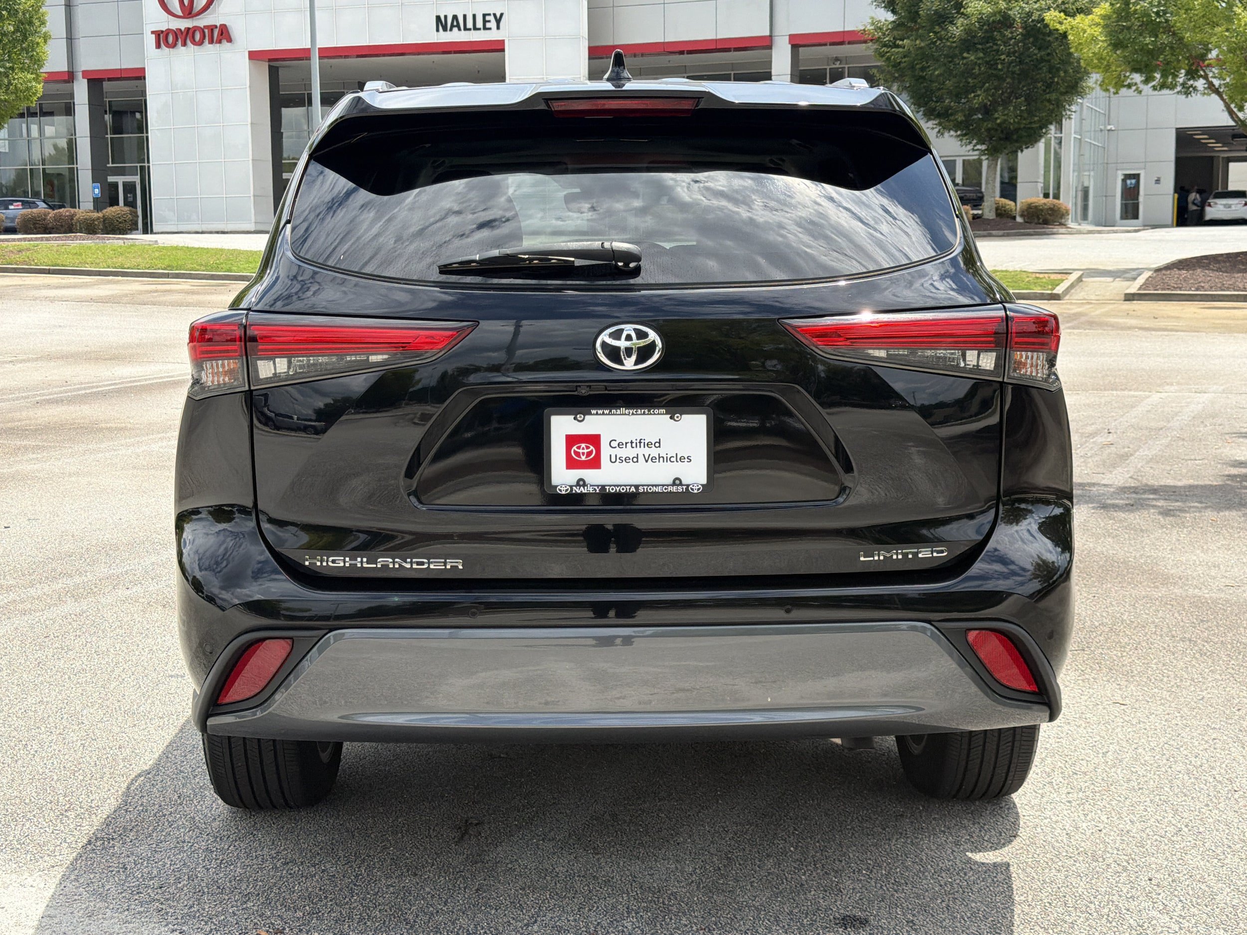 Certified 2021 Toyota Highlander Limited FWD image 24