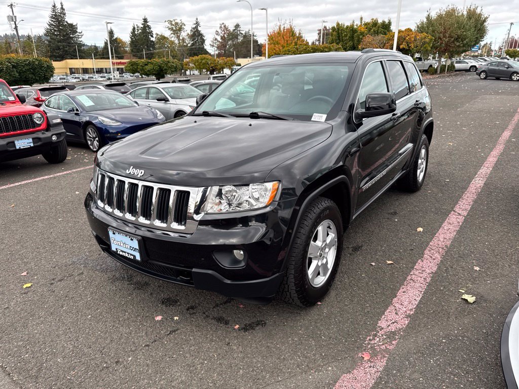 Used 2013 Jeep Grand Cherokee Laredo w/ Laredo E Group AWD/4WD image 3
