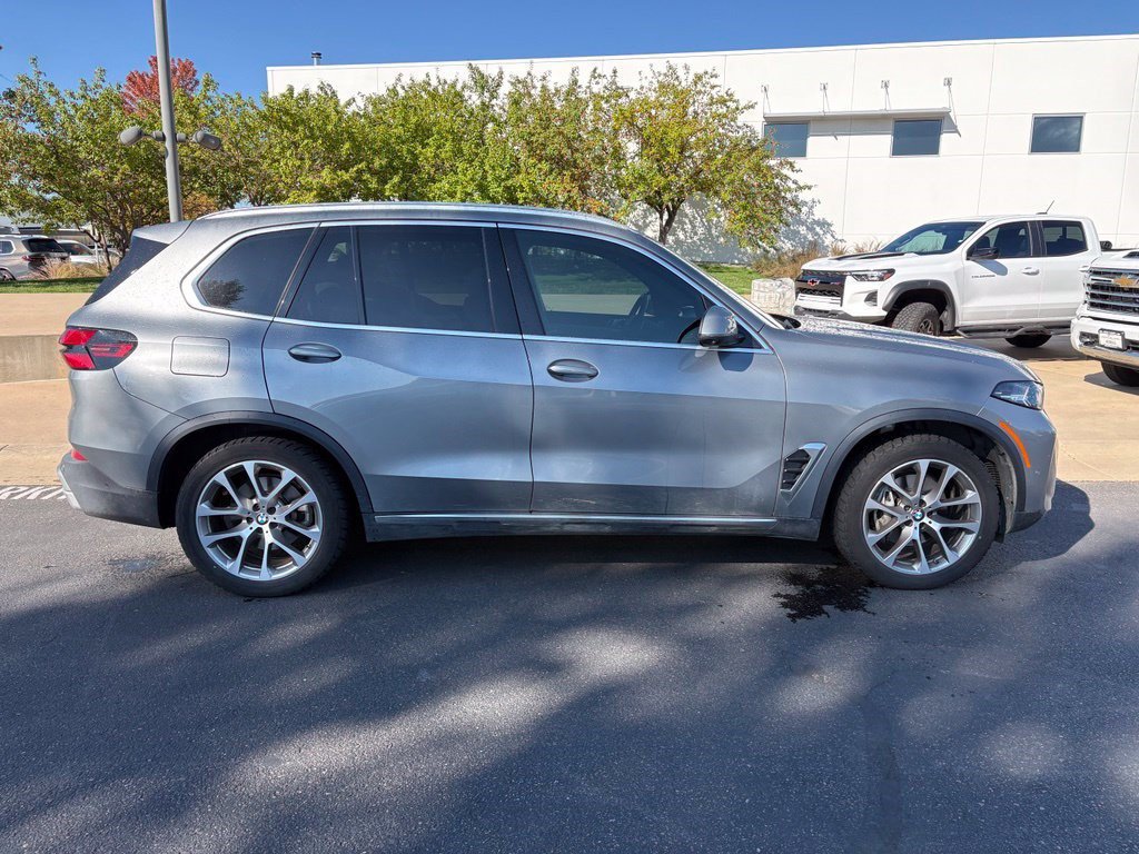 Used 2024 BMW X5 xDrive40i w/ Parking Assistance Package AWD/4WD image 4