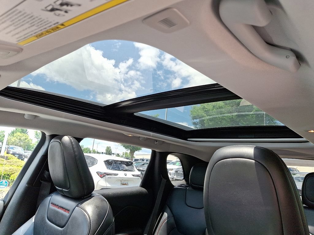 Used 2019 Jeep Cherokee Trailhawk w/ Comfort/Convenience Group AWD/4WD image 12