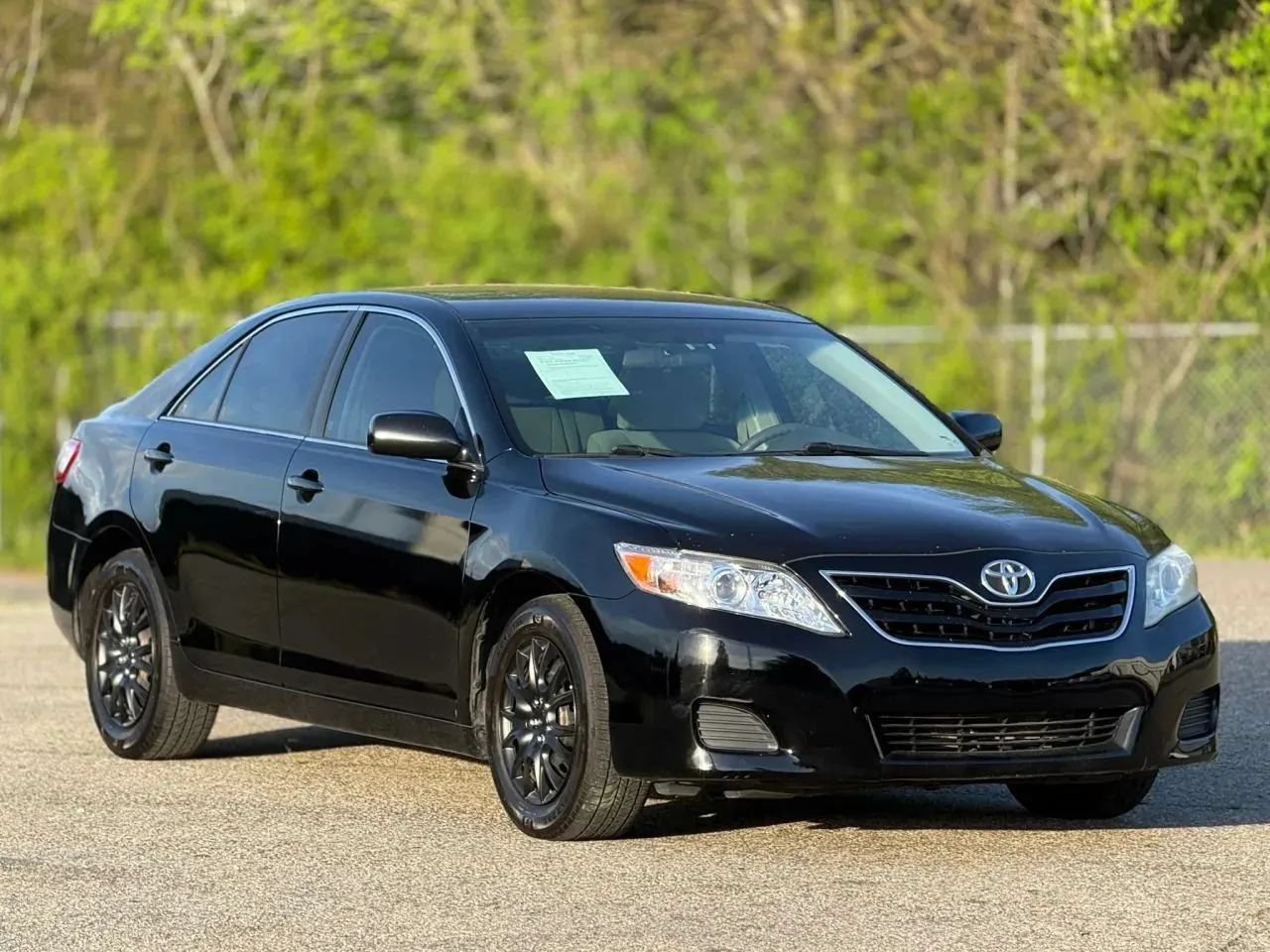 Used 2010 Toyota Camry LE FWD image 1