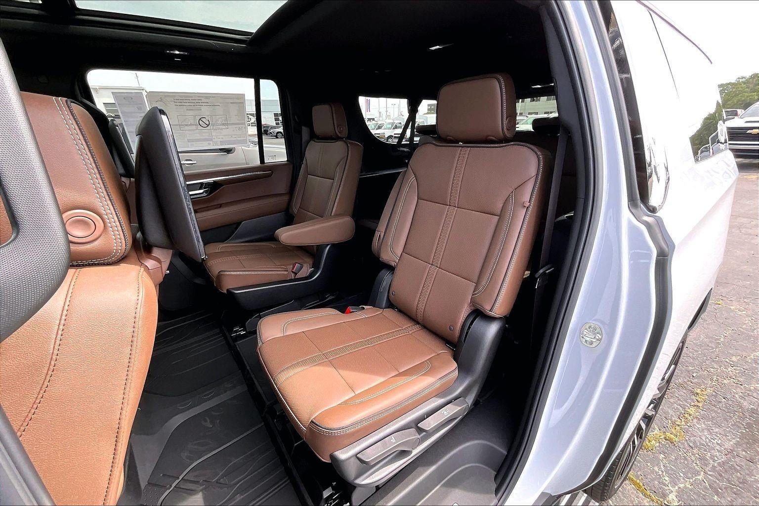 New 2026 Chevrolet Suburban High Country AWD/4WD image 10