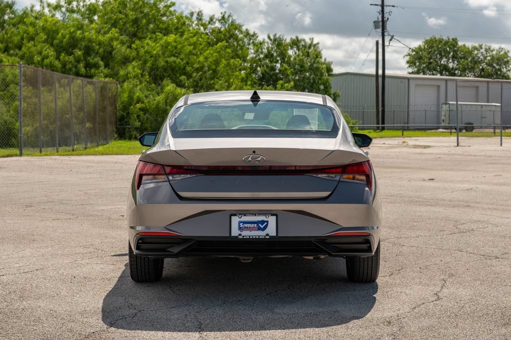 Used 2023 Hyundai Elantra SEL w/ Cargo Package FWD image 7