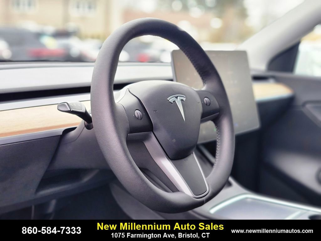 Used 2021 Tesla Model Y Long Range image 18