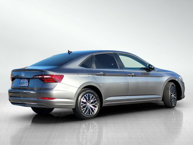 Used 2021 Volkswagen Jetta SE w/ SE Cold Weather Package image 4