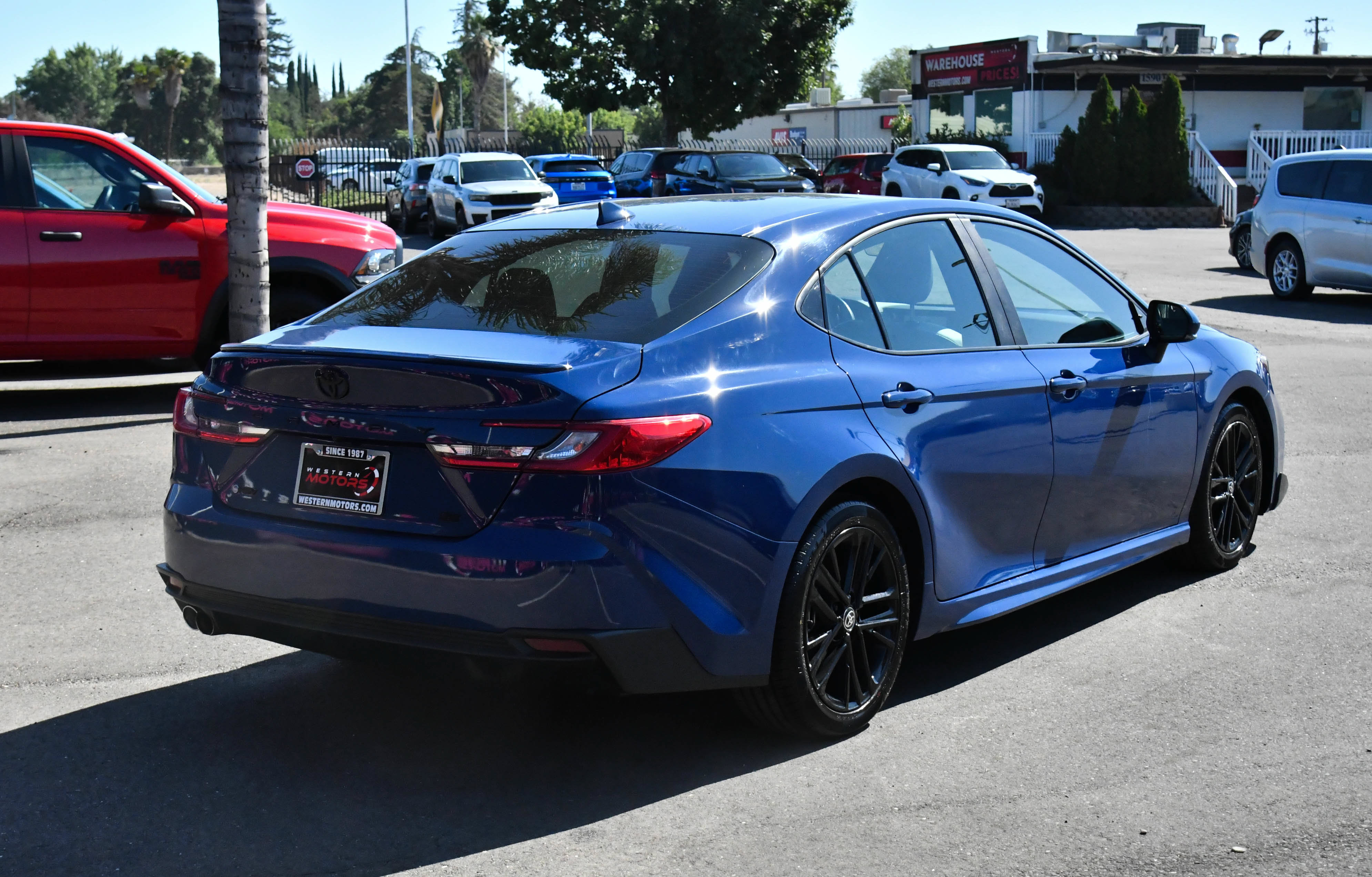 Used 2025 Toyota Camry SE w/ Convenience Package FWD image 8