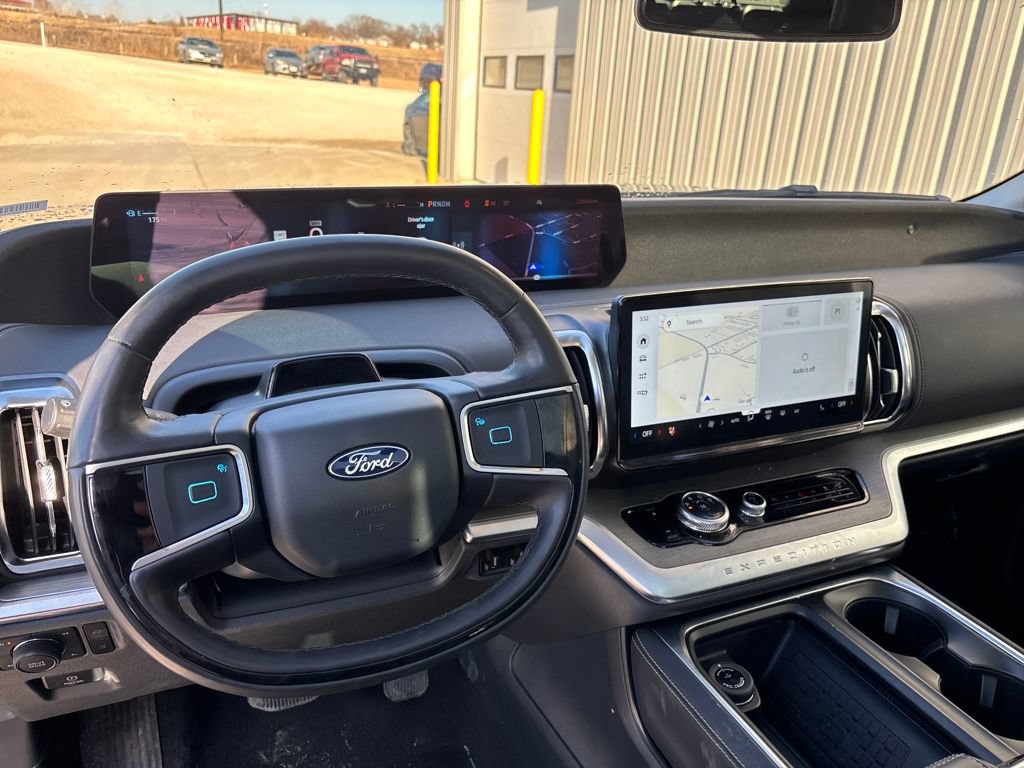 Used 2025 Ford Expedition Platinum AWD/4WD image 14