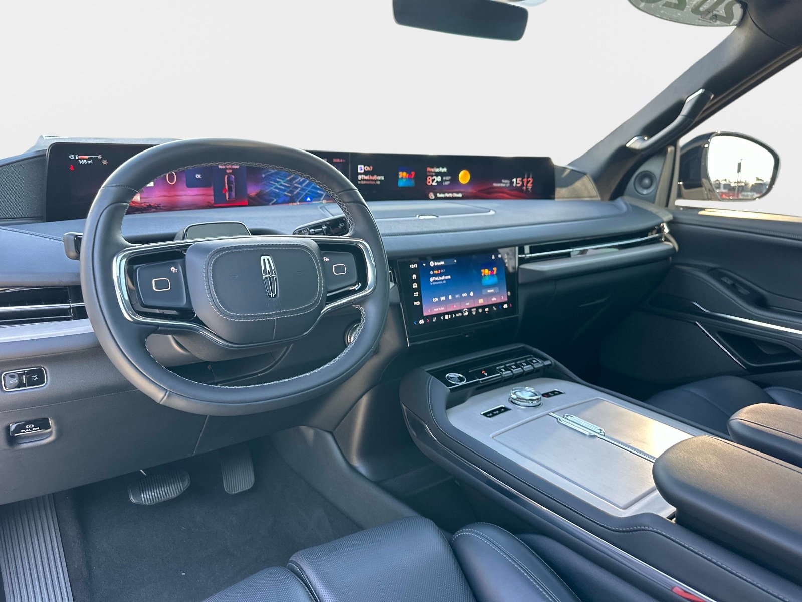 Used 2025 Lincoln Navigator Reserve w/ Jet Appearance Package image 17