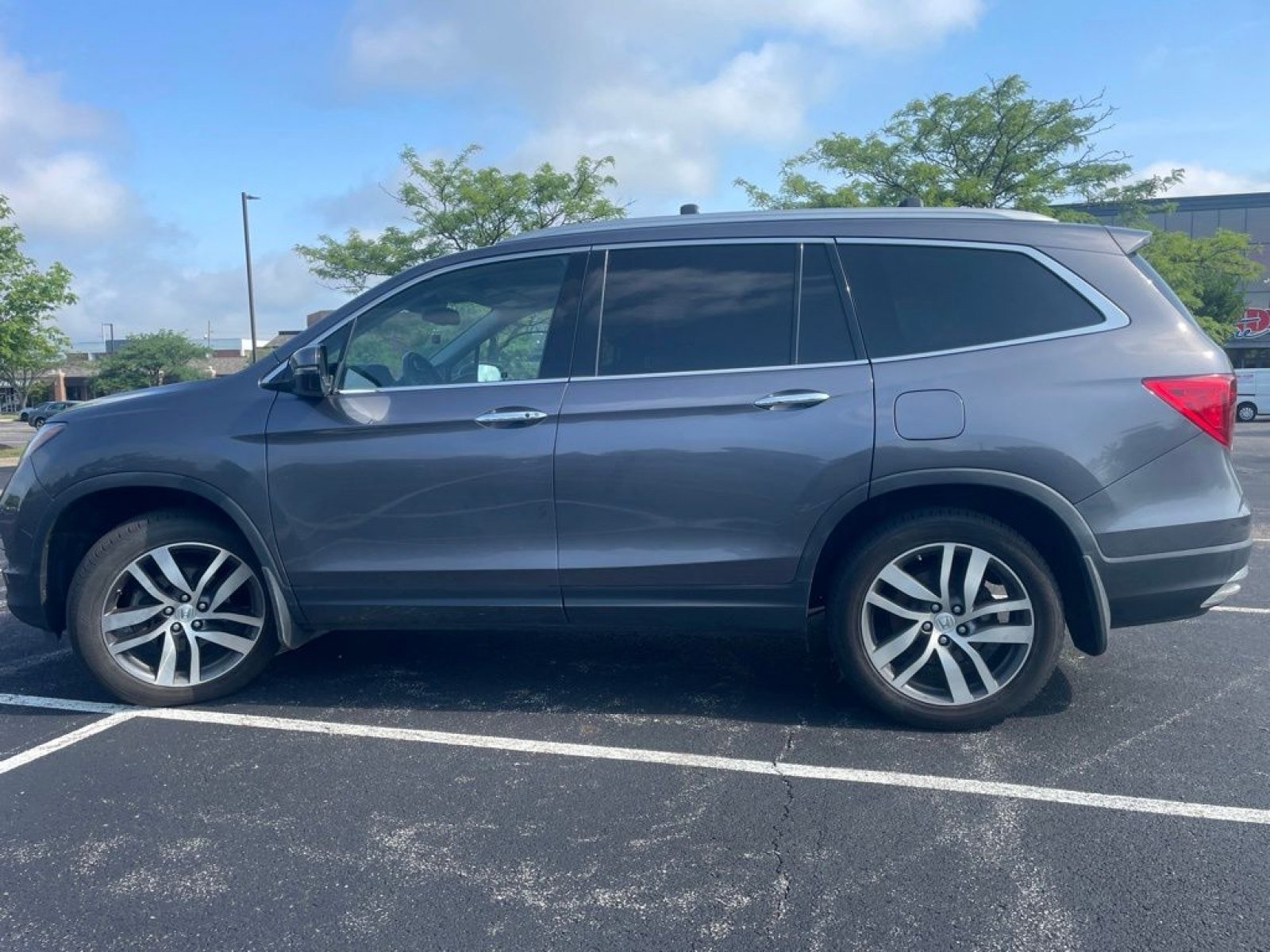 Used 2017 Honda Pilot Touring image 9