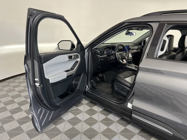 Used 2023 Ford Explorer XLT w/ XLT Sport Appearance Package image 16