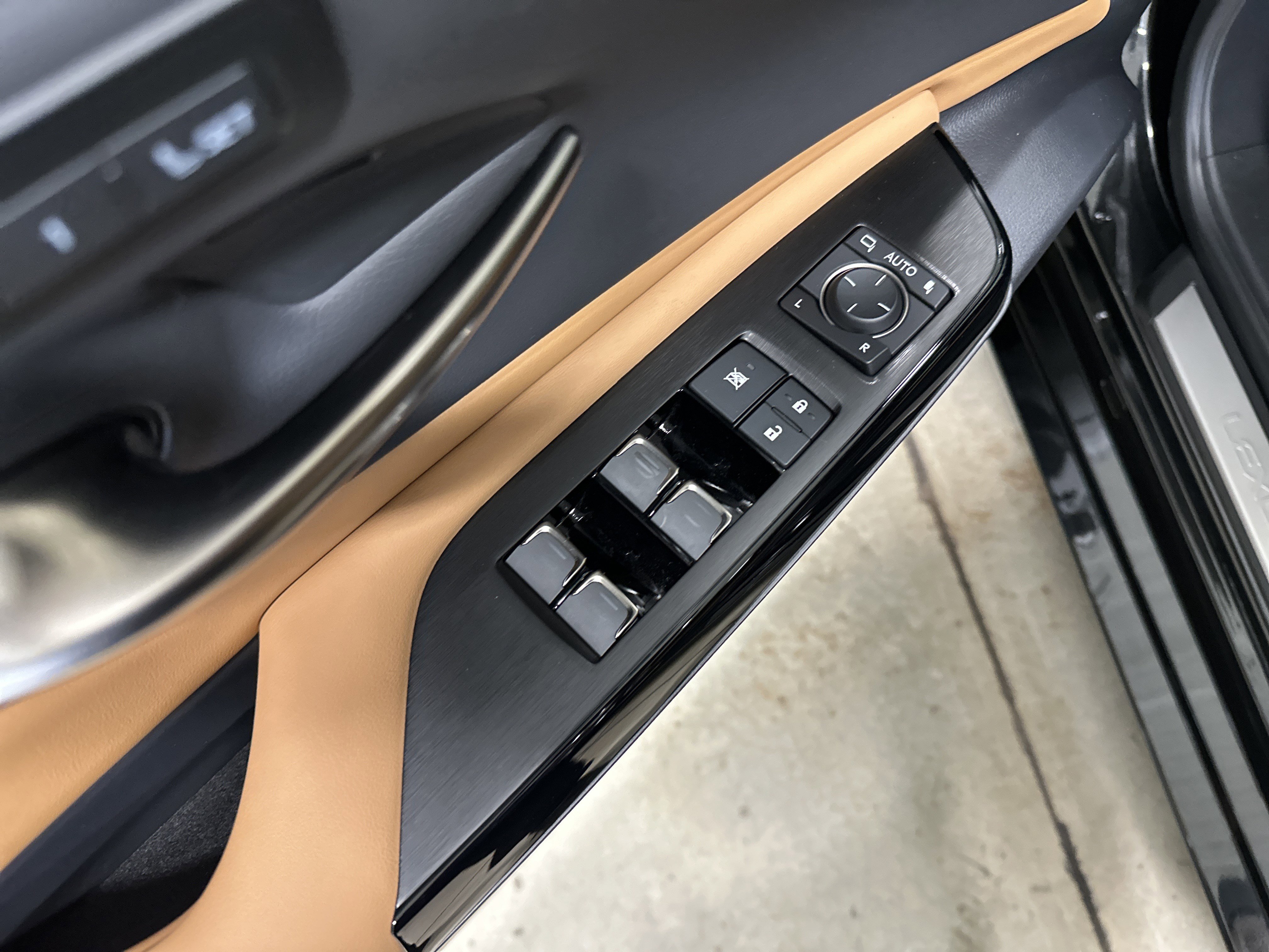 Used 2025 Lexus ES 350 Ultra Luxury FWD image 16