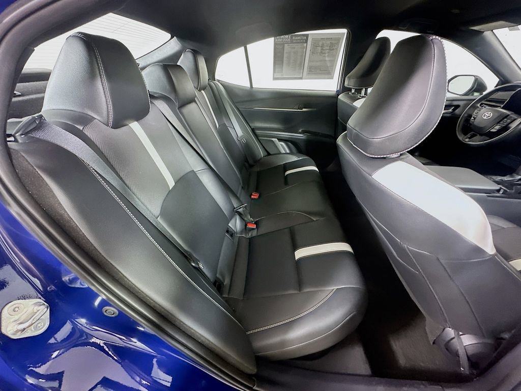 Used 2025 Toyota Camry SE image 11