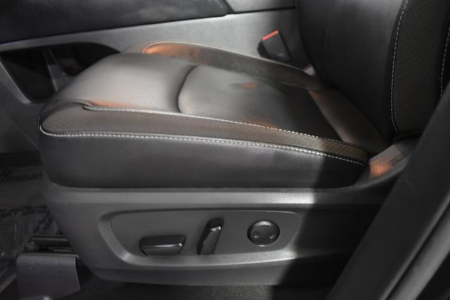 Used 2023 Nissan Pathfinder SL AWD/4WD image 12