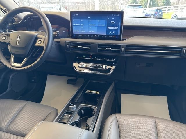 Used 2025 Lincoln Corsair Reserve w/ Equipment Group 202A image 32