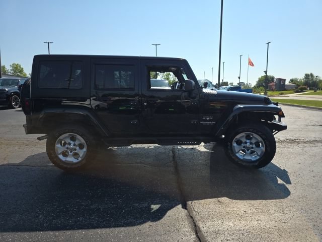 Used 2016 Jeep Wrangler Unlimited Sahara w/ Dual Top Group AWD/4WD image 8