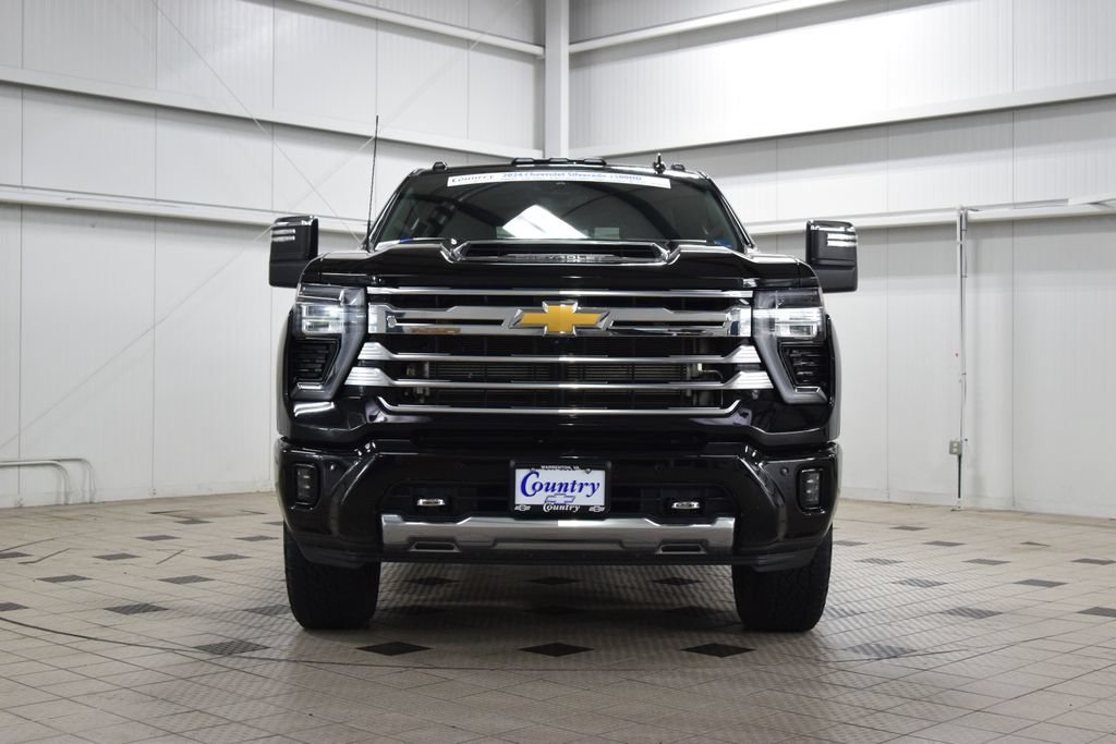 Used 2024 Chevrolet Silverado 3500 High Country w/ Technology Package AWD/4WD image 2