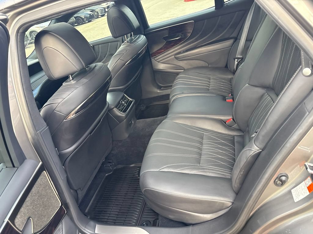 Used 2023 Lexus LS 500 w/ Luxury Package RWD image 19