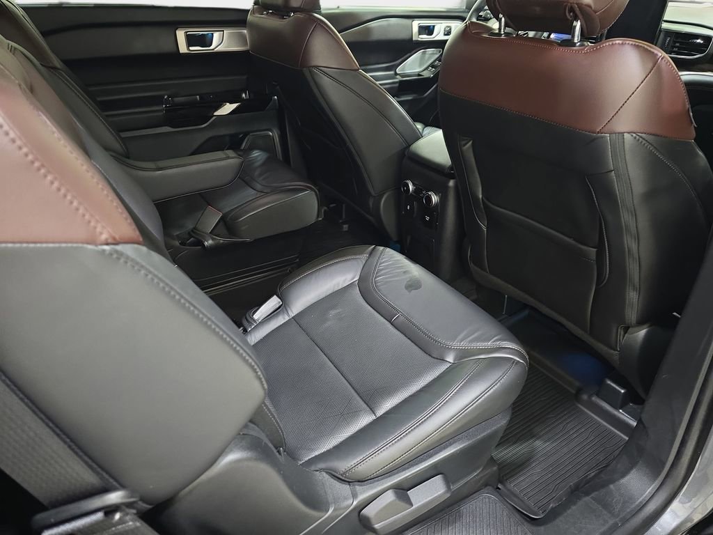 Used 2024 Ford Explorer Platinum w/ Technology Package AWD/4WD image 13