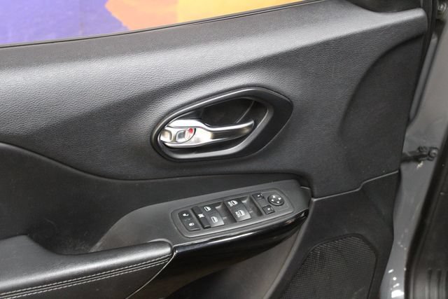 Used 2023 Jeep Cherokee Altitude Lux AWD/4WD image 13