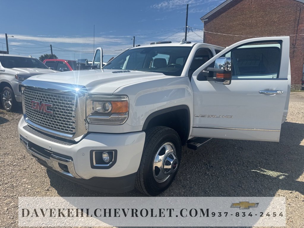 Used 2015 GMC Sierra 3500 Denali w/ Duramax Plus Package image 34