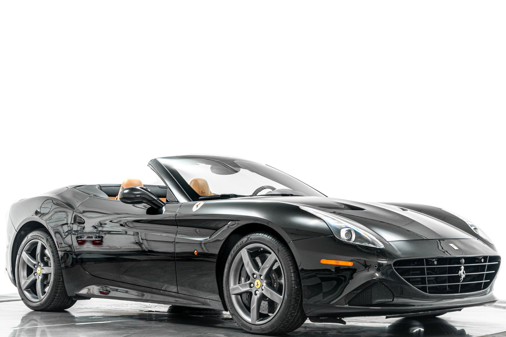 Used 2015 Ferrari California T RWD image 32