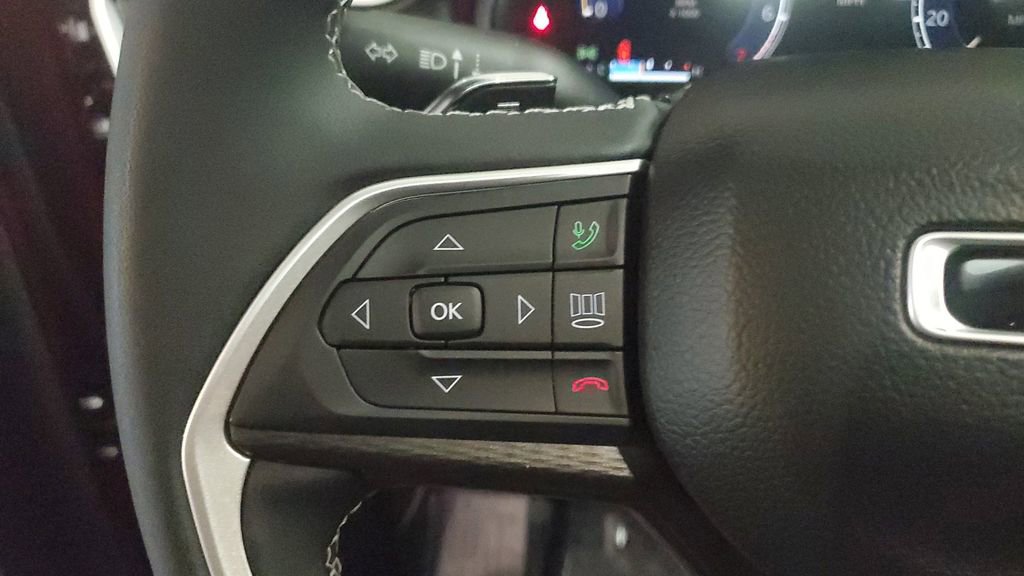 Used 2025 Jeep Grand Cherokee L Laredo image 31