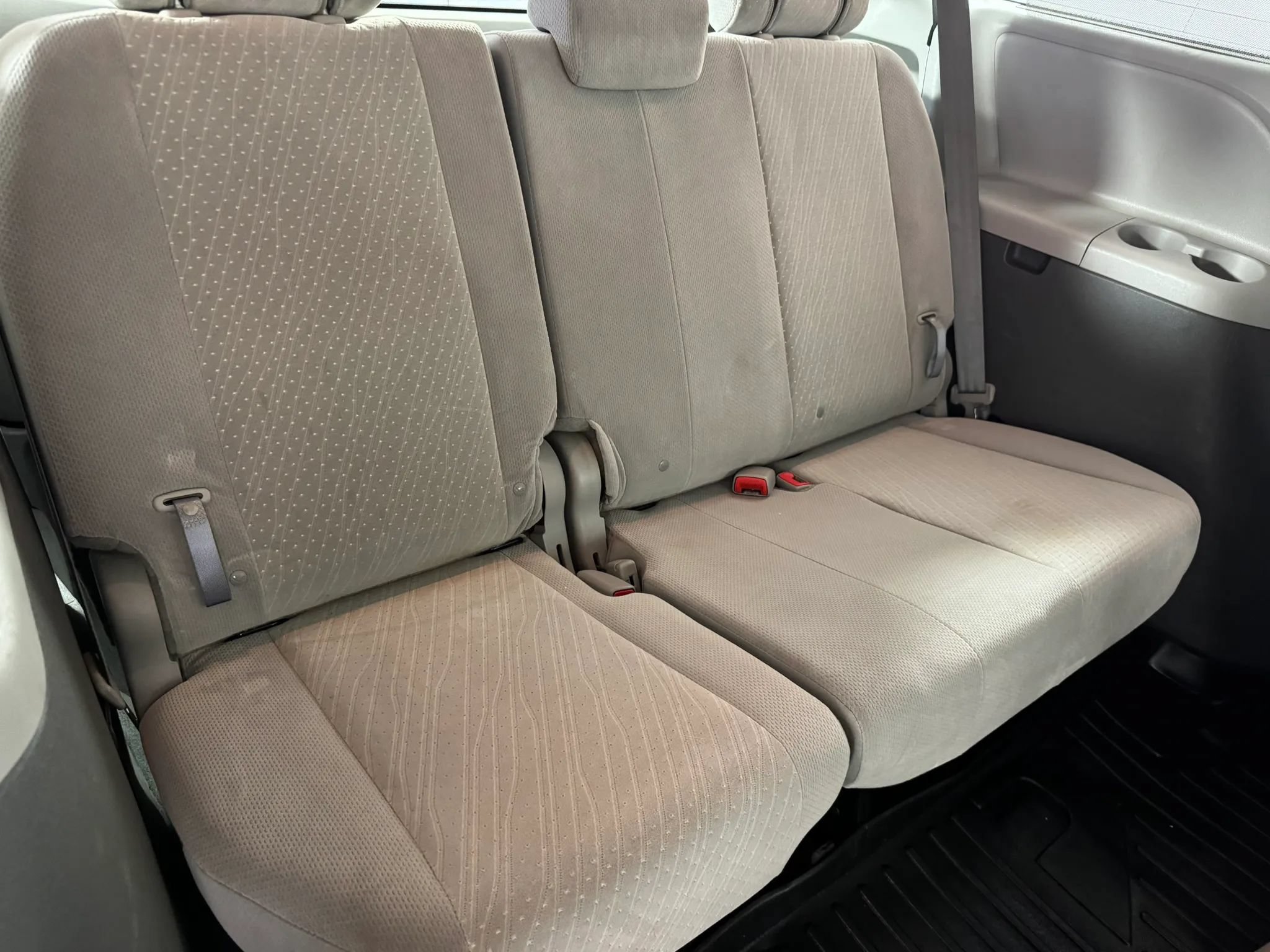 Used 2019 Toyota Sienna LE AWD/4WD image 37
