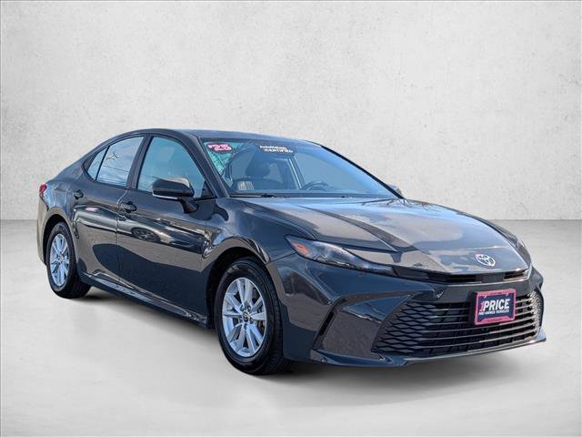 Used 2025 Toyota Camry LE image 3