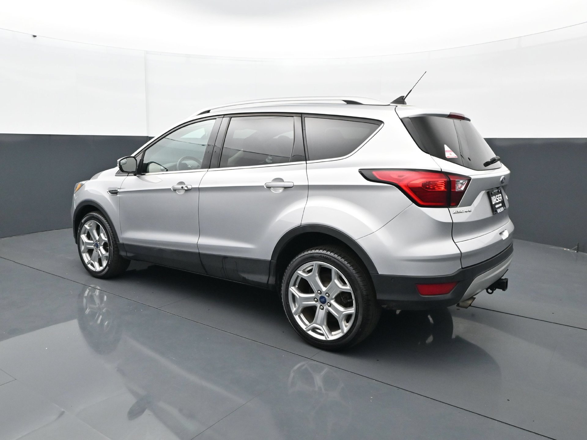 Used 2019 Ford Escape Titanium w/ U9j03 - Titanium Tow Package AWD/4WD image 4