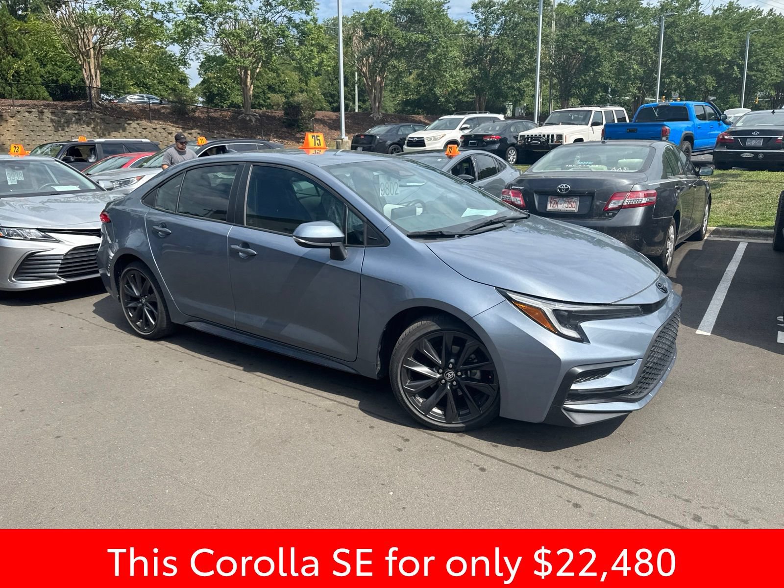 Used 2023 Toyota Corolla SE FWD image 3