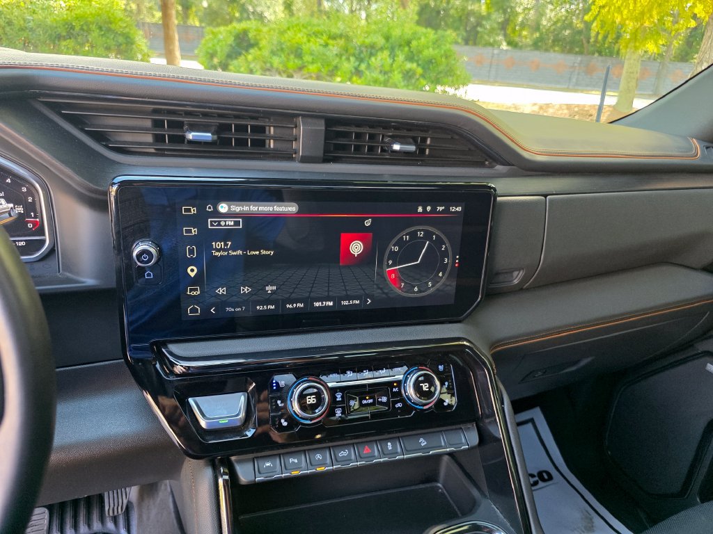 Used 2025 GMC Sierra 1500 AT4 w/ AT4 Premium Package AWD/4WD image 19