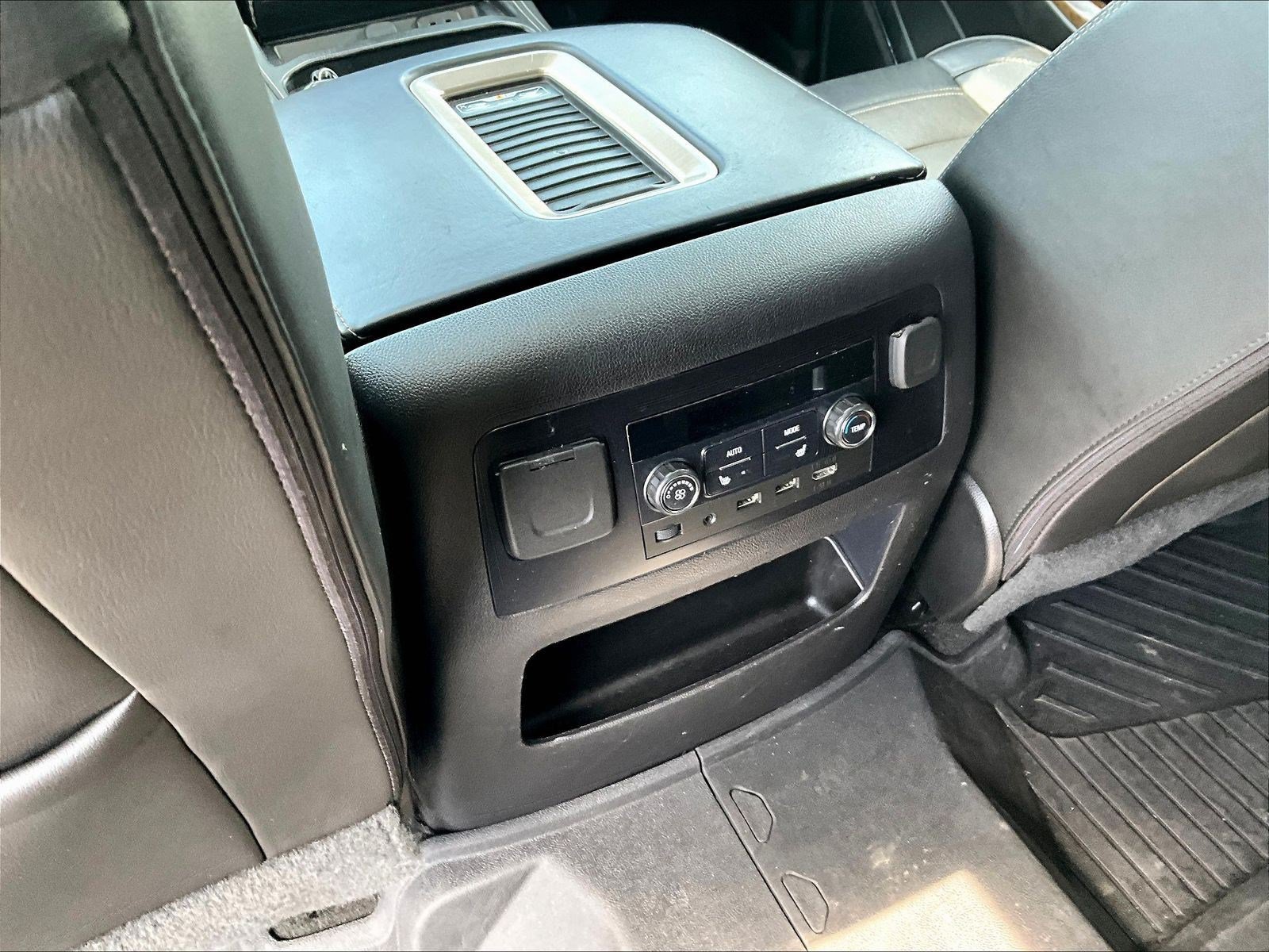 Used 2018 GMC Yukon XL Denali w/ Denali Ultimate Package AWD/4WD image 10