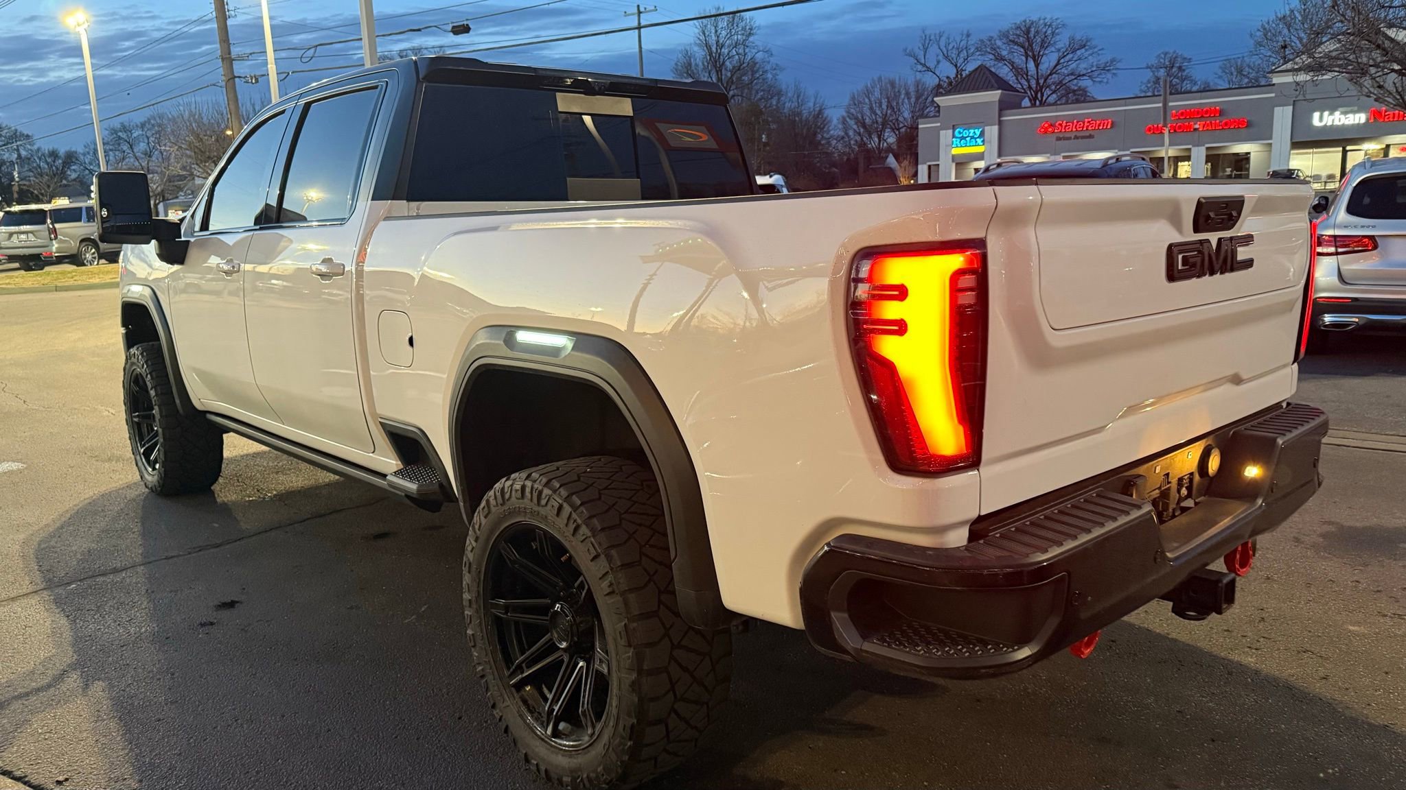 Used 2024 GMC Sierra 2500 AT4X image 12