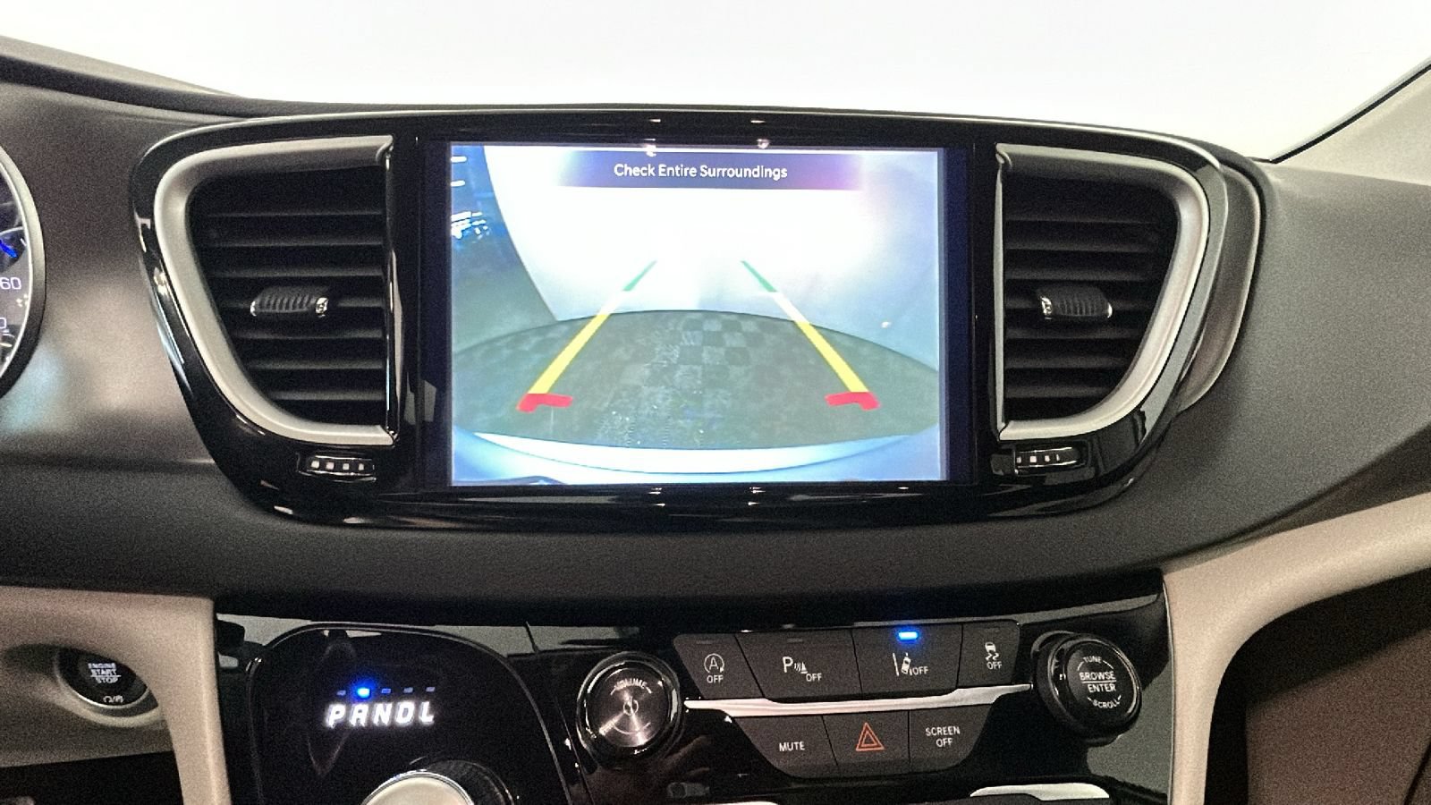 Used 2024 Chrysler Pacifica Touring-L FWD image 27