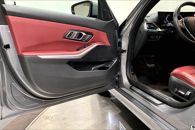 Used 2023 BMW 330i xDrive Sedan w/ Premium Package AWD/4WD image 10