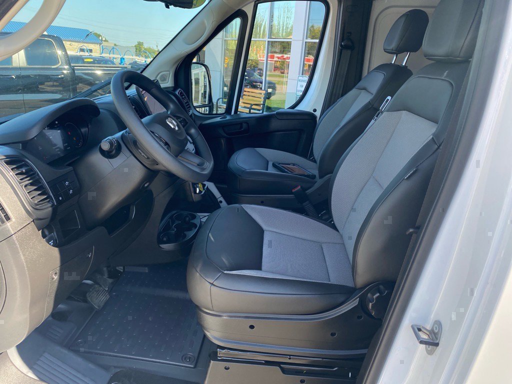 Used 2025 RAM ProMaster 2500 w/ Premium Convenience Group image 9