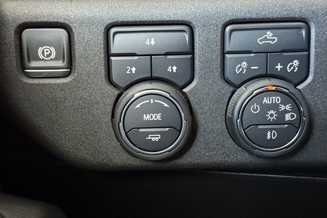 Used 2025 Chevrolet Silverado 2500 LT w/ Convenience Package image 43