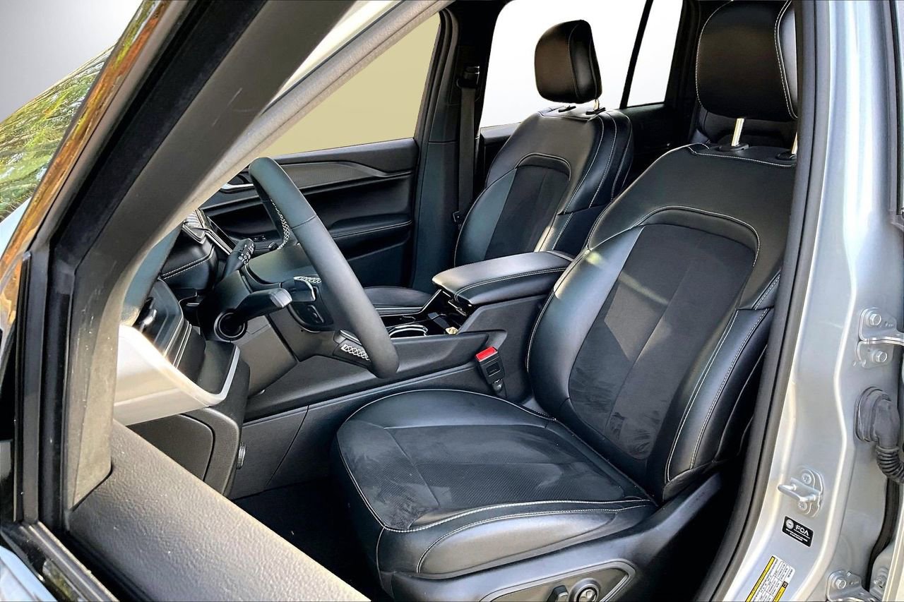 Certified 2023 Jeep Grand Cherokee Altitude image 21