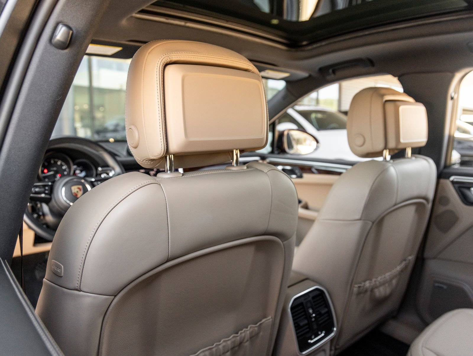 Certified 2023 Porsche Macan image 28