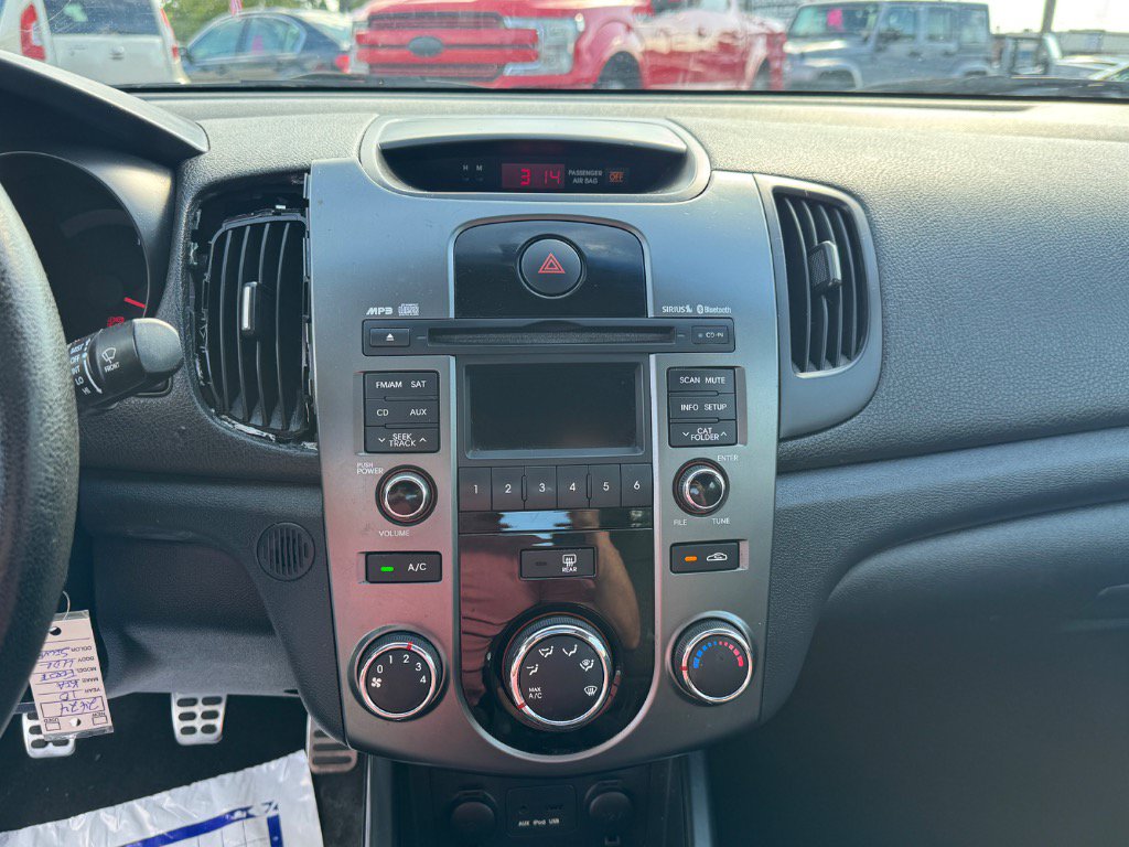 Used 2010 Kia Forte SX FWD image 22
