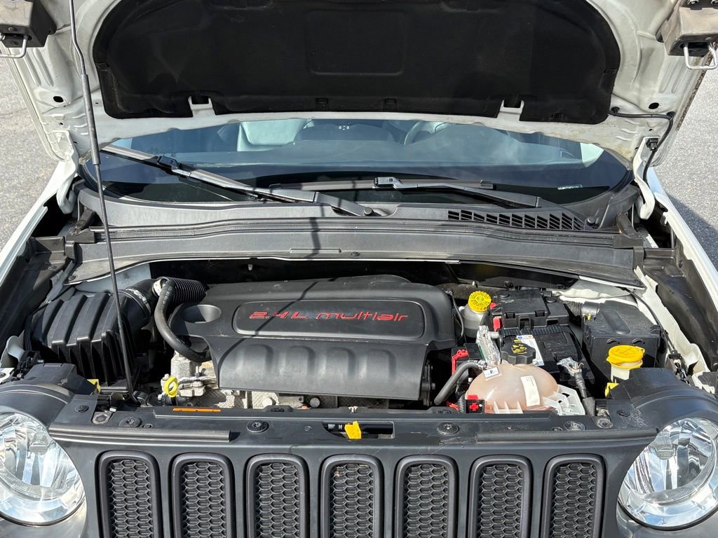 Used 2016 Jeep Renegade Trailhawk w/ Premium Trailhawk Package image 19