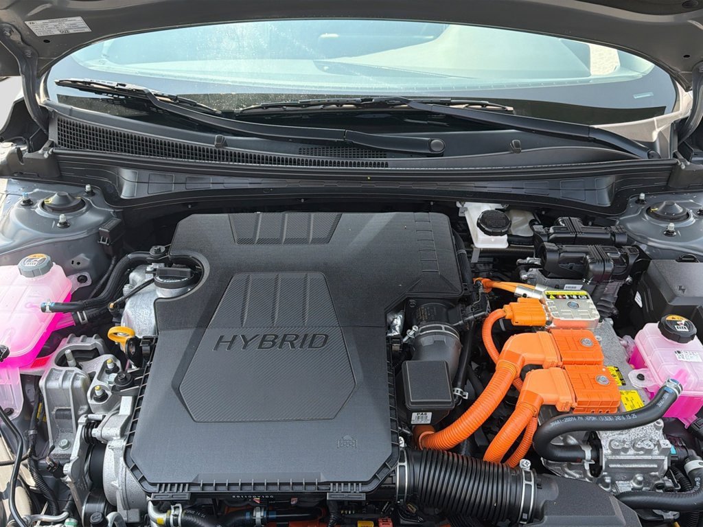 Certified 2025 Hyundai Elantra SEL FWD image 16