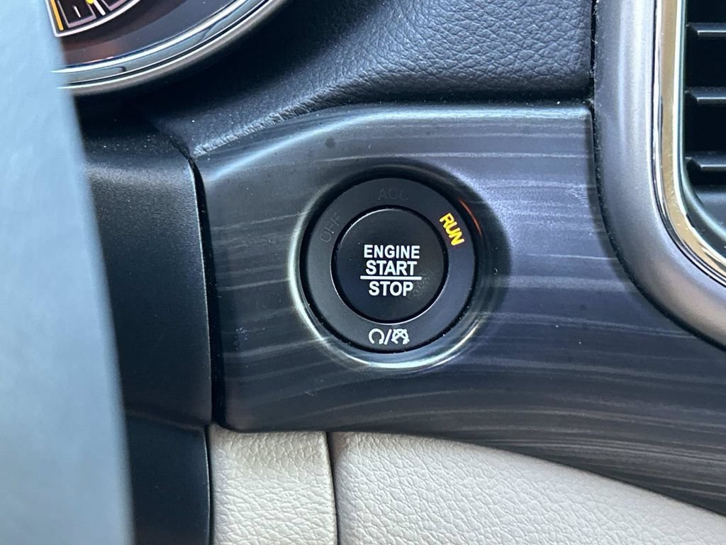 Used 2021 Jeep Grand Cherokee Laredo RWD image 30