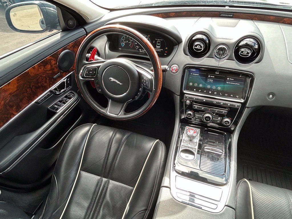 Used 2018 Jaguar XJ R-Sport RWD image 9