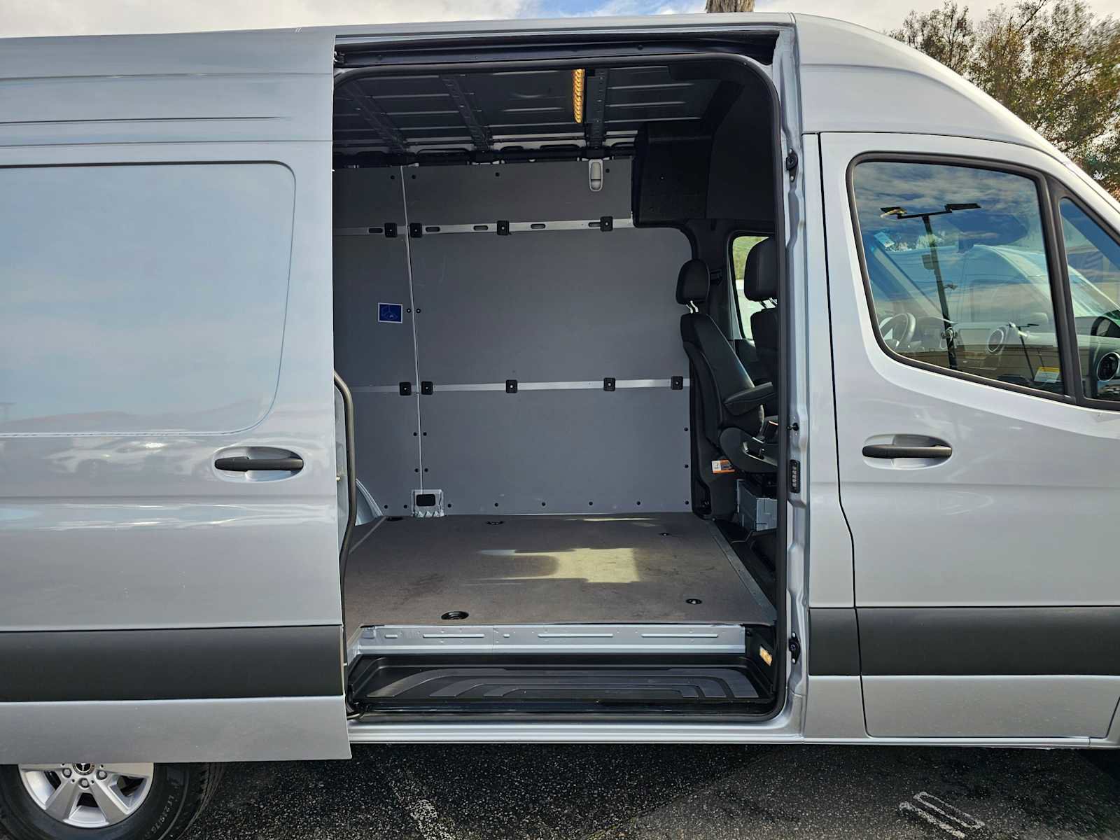 Used 2025 Mercedes-Benz Sprinter 2500 image 12