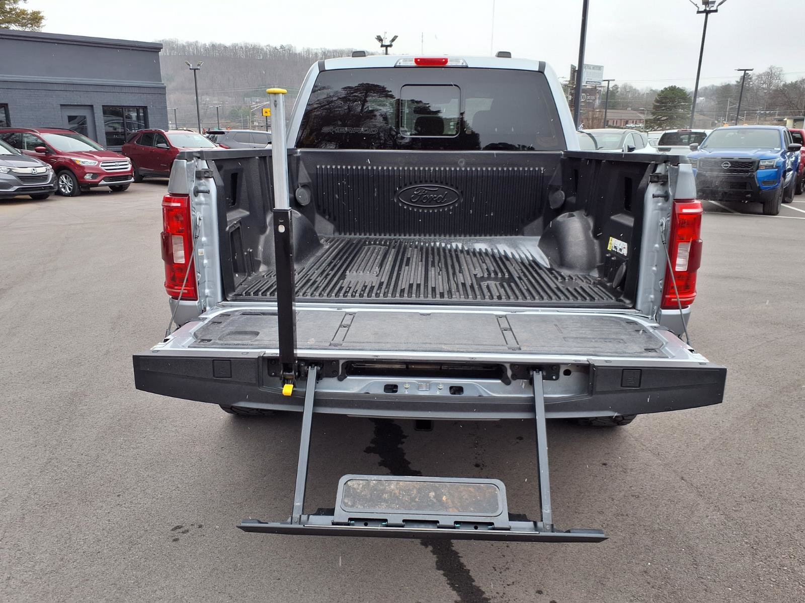 Used 2022 Ford F150 XLT w/ Equipment Group 302A High image 11