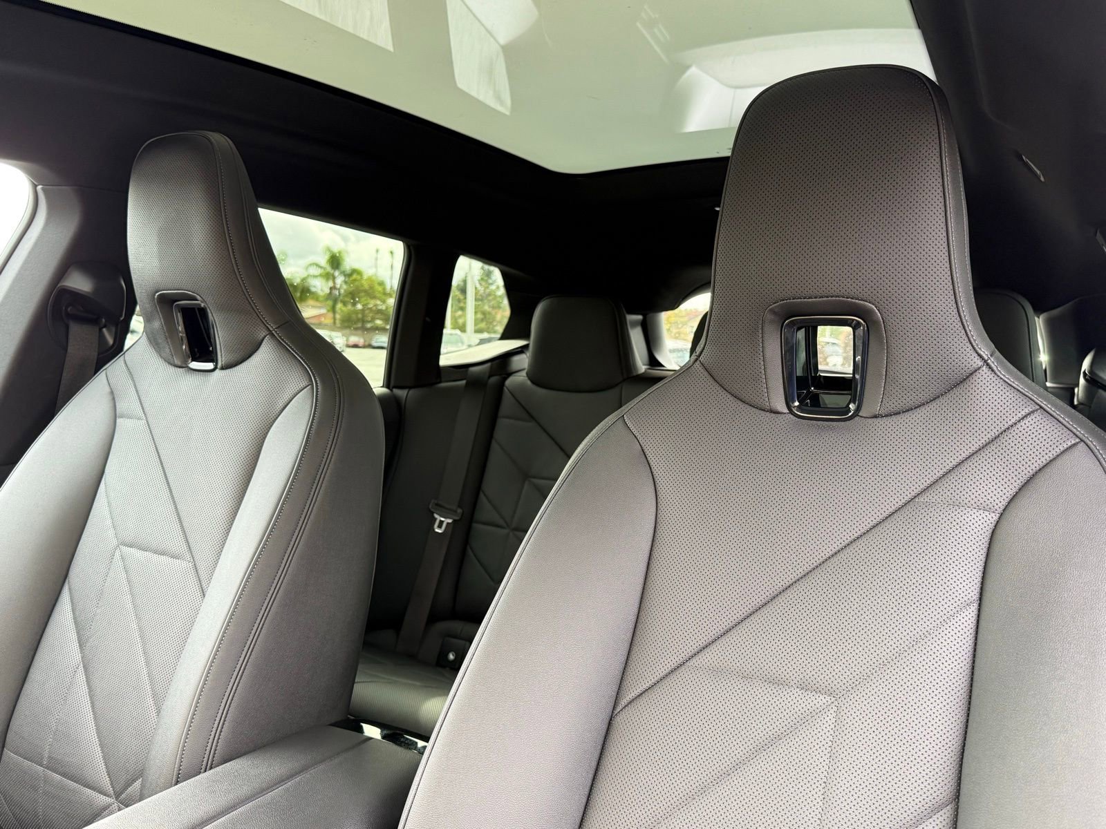 Used 2024 BMW iX xDrive50 w/ Radiant Heating Package image 23