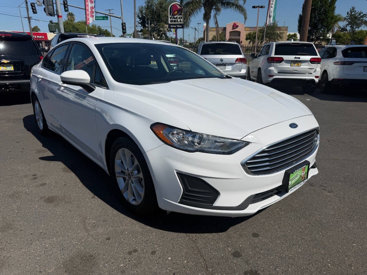 Used 2019 Ford Fusion SE FWD image 2