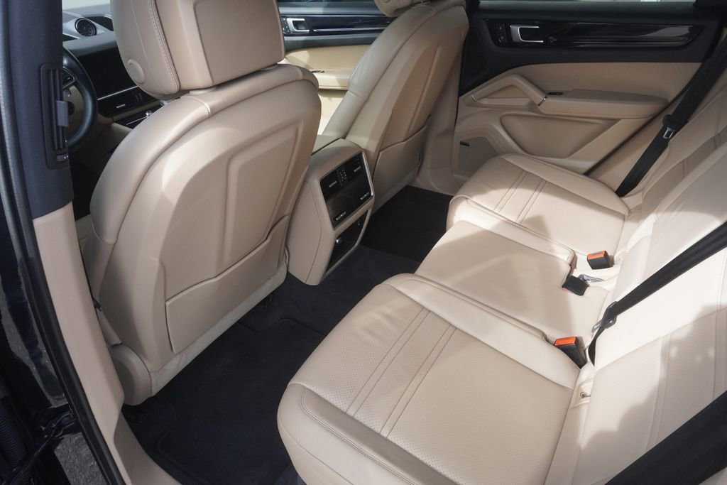 Used 2022 Porsche Cayenne Coupe image 29